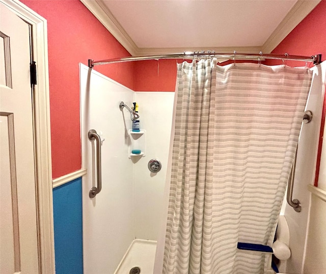 6114 Verona Ln, Shreveport, LA 71105 - bathroom featuring ornamental molding and curtained shower