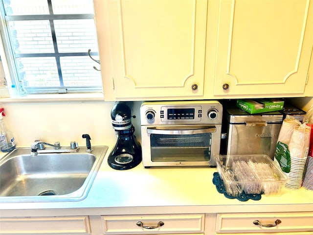 6114 Verona Ln, Shreveport, LA 71105 - kitchen with light countertops and oven
