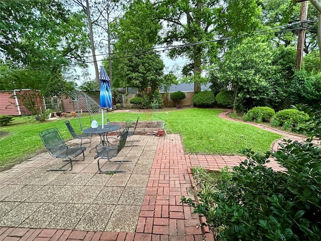 6114 Verona Ln, Shreveport, LA 71105 - fenced backyard with a patio