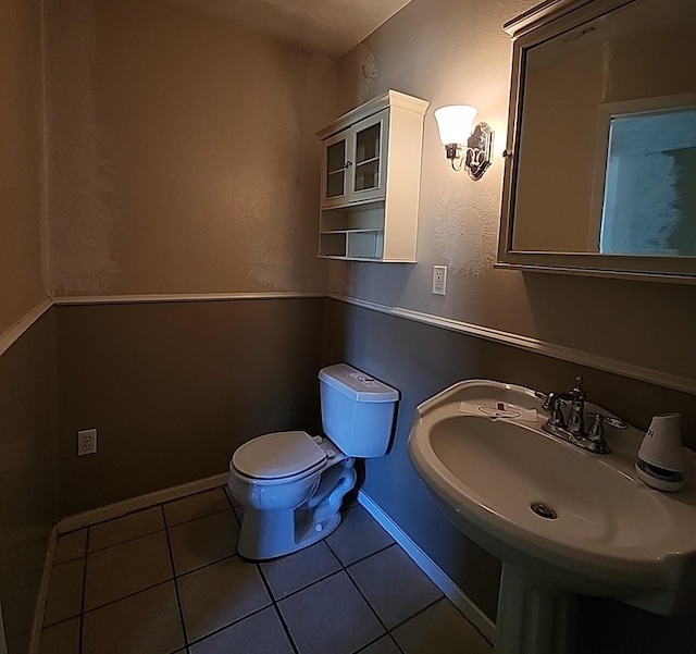 440 Wildwood Ln, Burleson, TX 76028 - half bathroom with tile patterned floors, baseboards, toilet, and a sink