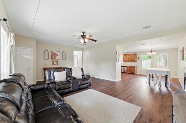 living room featuring visible vents, dark wood-style floors, and baseboards