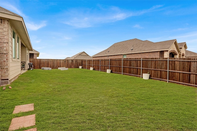 view of yard featuring a fenced backyard