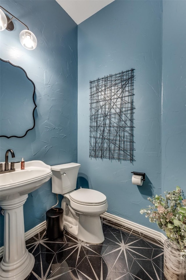 122 Forest Hills Cir, Gunter, TX 75058 - half bathroom with toilet and baseboards