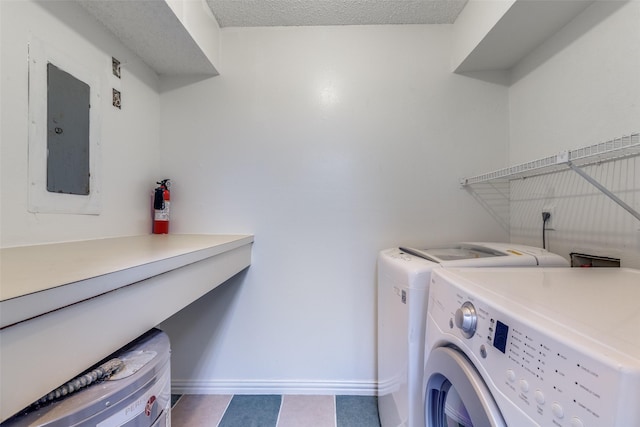 laundry area with baseboards, laundry area, and washing machine and dryer