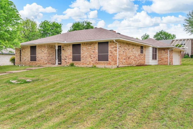 ranch-style house featuring a front yard and brick siding