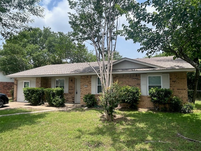 735 Middale Rd, Duncanville, TX 75116 - ranch-style home with brick siding, a front yard, and roof with shingles