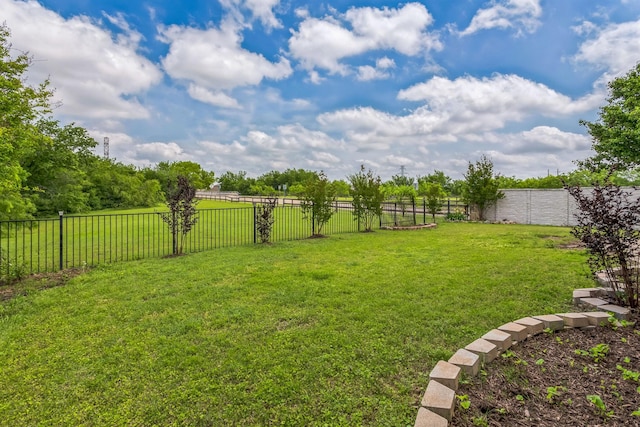 view of yard featuring a fenced backyard