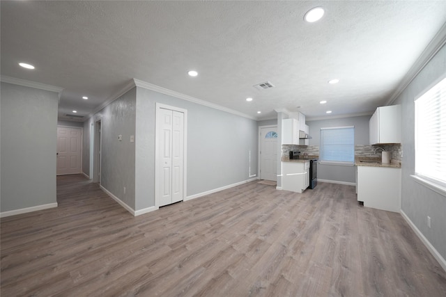 1121 Stone Trail Dr, Plano, TX 75023 - unfurnished living room featuring crown molding, recessed lighting, light wood-style floors, a textured ceiling, and baseboards