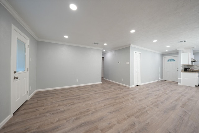 1121 Stone Trail Dr, Plano, TX 75023 - unfurnished living room with recessed lighting, ornamental molding, baseboards, and light wood-style flooring