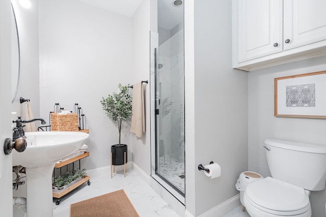 bedroom with baseboards, ensuite bathroom, and vaulted ceiling