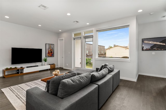 4935 Zuma Ct, Dallas, TX 75206 - living area featuring wood finished floors, baseboards, and recessed lighting