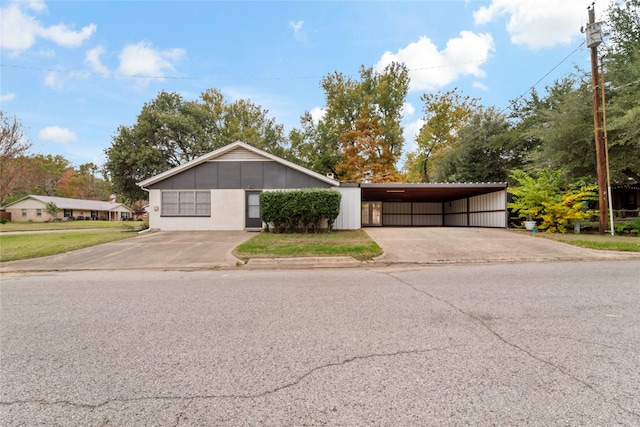 695 SE 32nd St, Paris, TX 75460 - view of front of home featuring driveway and a detached carport