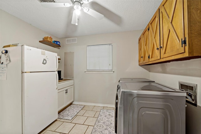 695 SE 32nd St, Paris, TX 75460 - clothes washing area with visible vents, washer and dryer, baseboards, ceiling fan, and light tile patterned floors