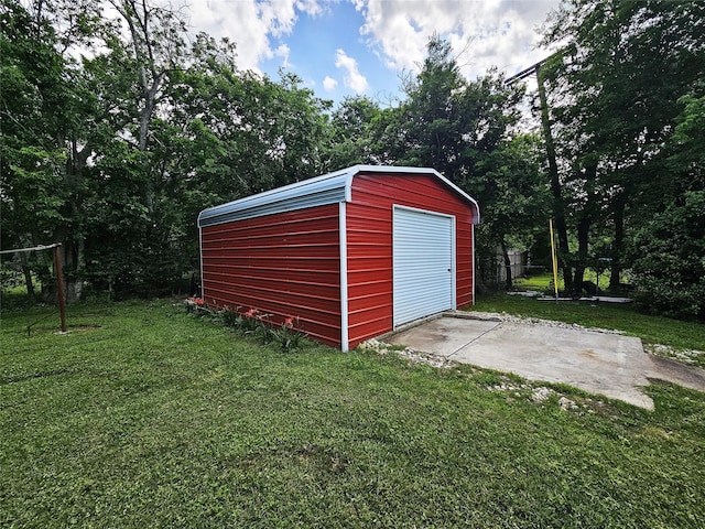 view of outdoor structure featuring an outbuilding
