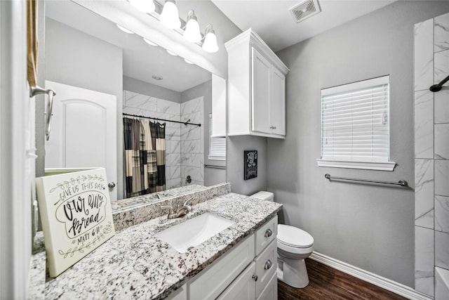 full bathroom with a shower with curtain, visible vents, wood finished floors, baseboards, and toilet