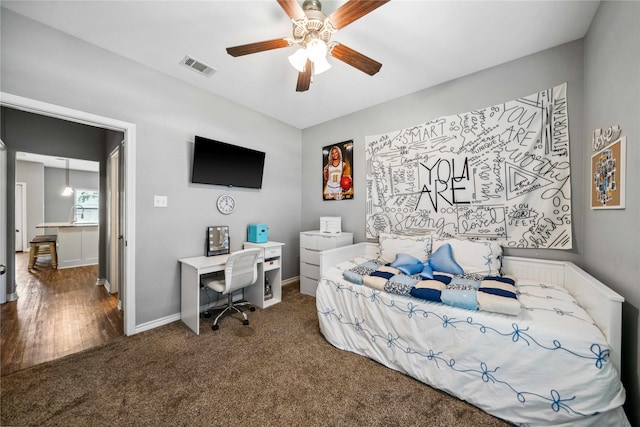 bedroom with baseboards, visible vents, ceiling fan, and carpet