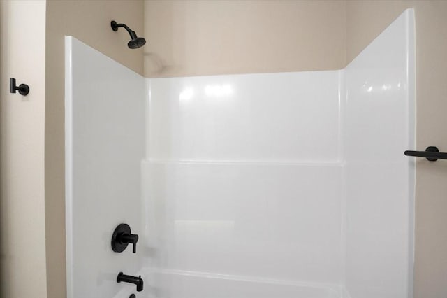 bathroom with shower / tub combination