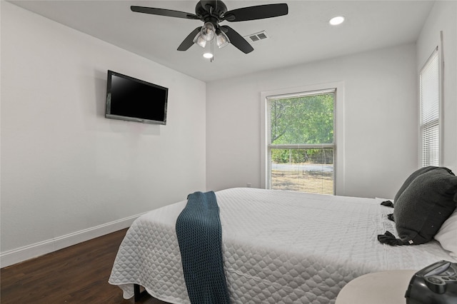 bedroom featuring visible vents, wood finished floors, baseboards, recessed lighting, and a ceiling fan
