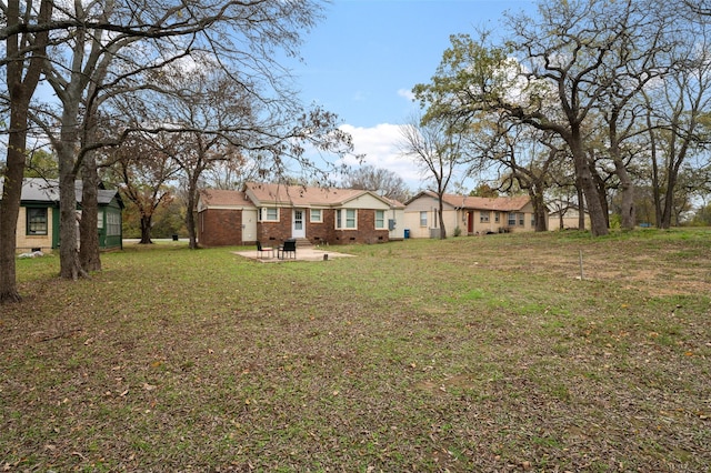view of yard with a patio area