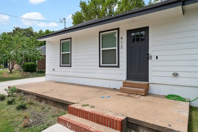 doorway to property featuring a patio