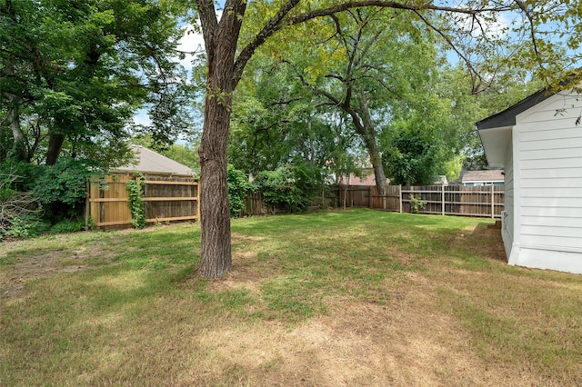 view of yard featuring a fenced backyard