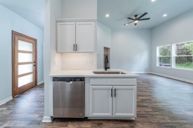kitchen featuring a sink, recessed lighting, dark wood-style floors, and dishwasher