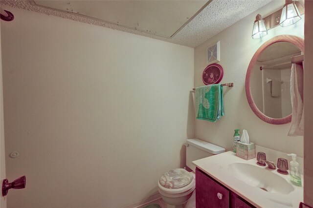 4405 Tophill Ln, Irving, TX 75038 - bathroom featuring visible vents, a textured ceiling, toilet, and vanity