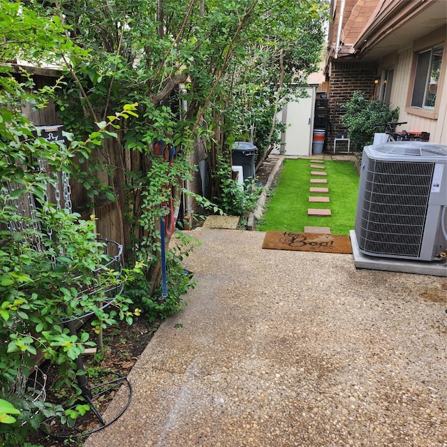 4405 Tophill Ln, Irving, TX 75038 - view of yard featuring fence and cooling unit