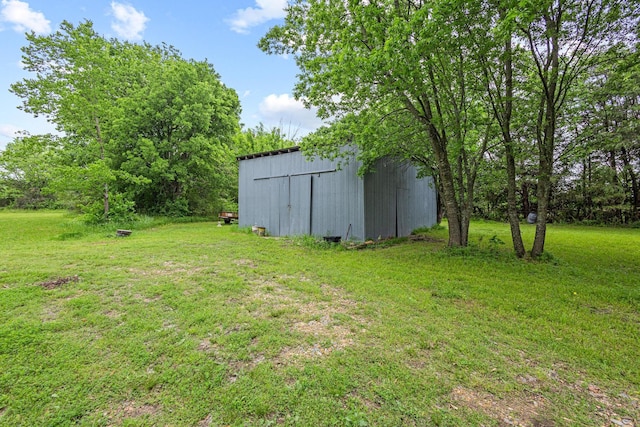 view of yard with a pole building and an outbuilding