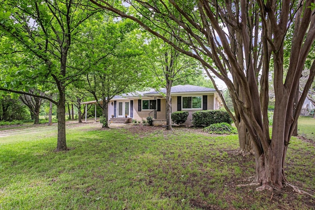ranch-style house featuring entry steps, a front lawn, and brick siding
