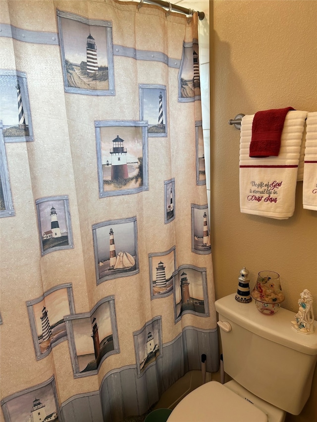 540 Islet Dr, Runaway Bay, TX 76426 - bathroom featuring toilet and curtained shower