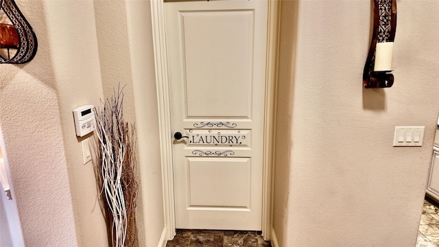 4010 Knightsbridge Ln, Midlothian, TX 76065 - interior details featuring a textured wall