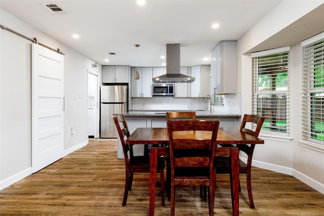 dining space featuring visible vents, recessed lighting, baseboards, and wood finished floors