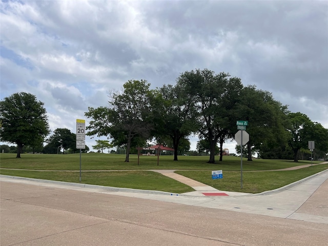 1005 Bass Dr, Plano, TX 75025 - view of property's community with a yard