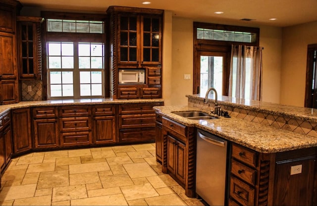 kitchen featuring a sink, a wealth of natural light, recessed lighting, and dishwasher