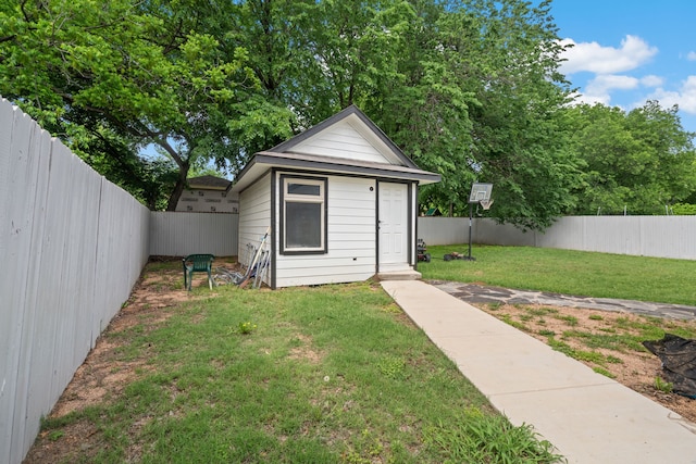 1411 Harvest Hill Ln, Arlington, TX 76014 - view of outdoor structure featuring a fenced backyard and an outbuilding