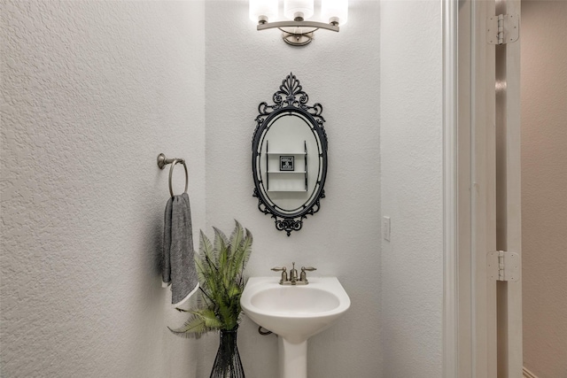 bathroom featuring a sink