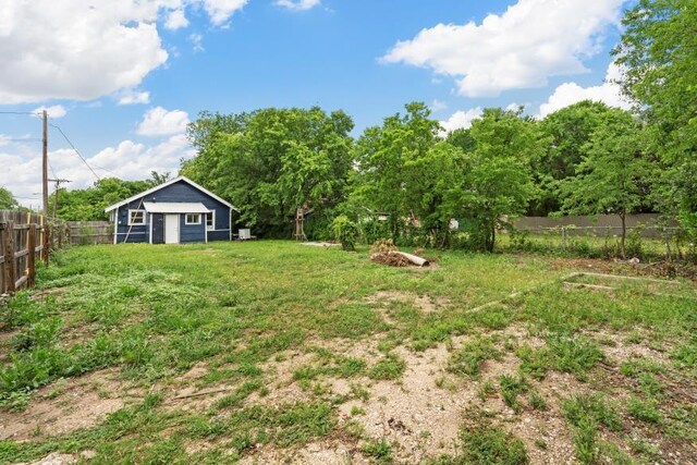 view of yard featuring a fenced backyard and an outdoor structure