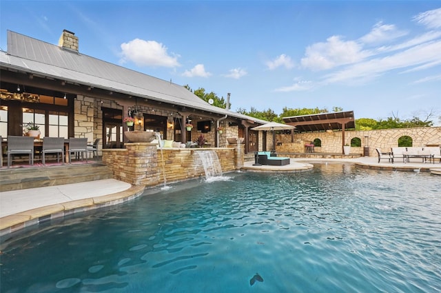 108 Dustin Cir, Hudson Oaks, TX 76087 - view of pool with a patio area, a fenced in pool, outdoor dining space, and fence