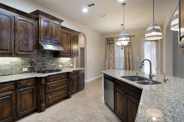 kitchen with a sink, visible vents, arched walkways, under cabinet range hood, and appliances with stainless steel finishes