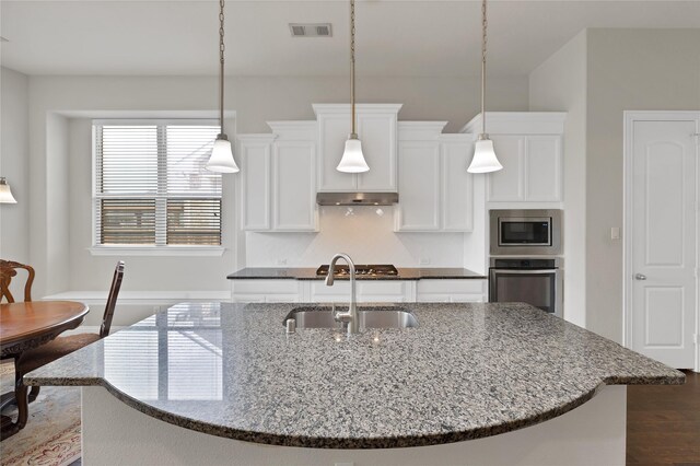 kitchen with visible vents, white cabinetry, a sink, dark wood finished floors, and appliances with stainless steel finishes