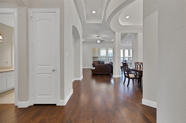 foyer with recessed lighting, baseboards, ceiling fan, and dark wood-style flooring