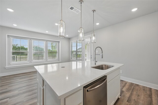 1000 Tulip Pl, Crowley, TX 76036 - kitchen featuring a sink, dishwasher, a center island with sink, light wood-style floors, and recessed lighting