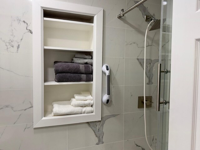 full bathroom featuring a stall shower