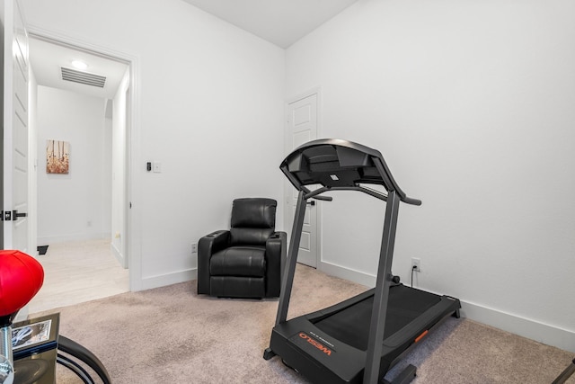 workout room with baseboards, visible vents, and carpet