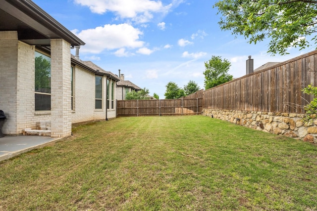 view of yard featuring a fenced backyard