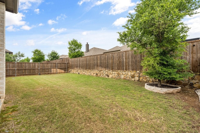 view of yard featuring a fenced backyard