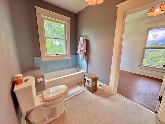 900 Park Dr, Hillsboro, TX 76645 - full bath featuring baseboards, a garden tub, and toilet