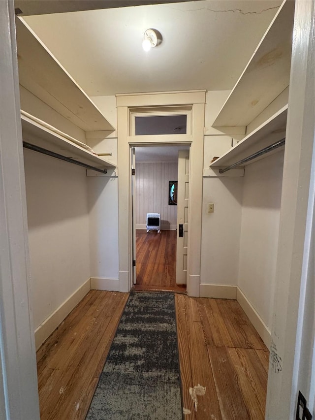 900 Park Dr, Hillsboro, TX 76645 - spacious closet featuring wood finished floors