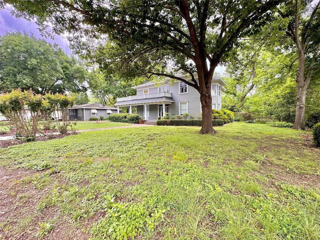 900 Park Dr, Hillsboro, TX 76645 - view of yard with a balcony